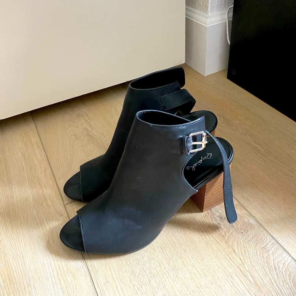 Qupid black booties